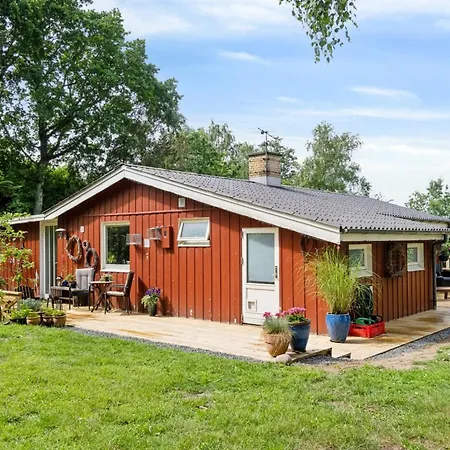 Reika - 1km From The Sea By Interhome